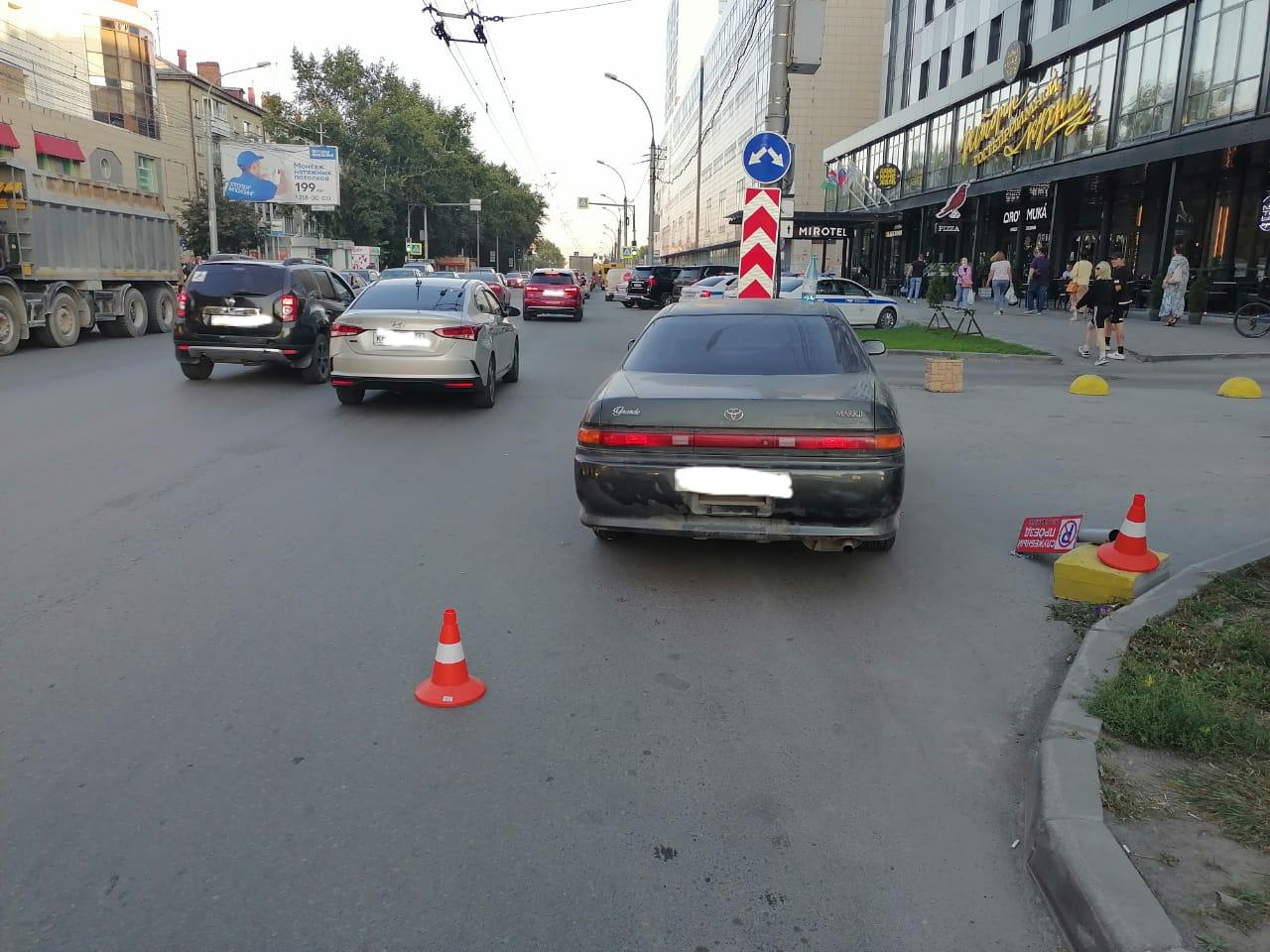 Фото Водитель Toyota разбился насмерть после столкновения со столбом в Кировском районе Новосибирска 2